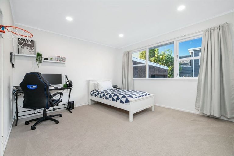 Photo of property in 8 Spence Road, Henderson, Auckland, 0612