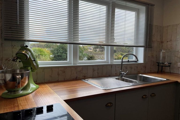 Photo of property in 2 Blacks Road, Greenhithe, Auckland, 0632