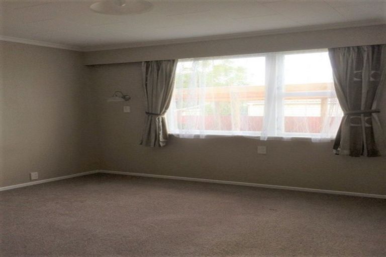 Photo of property in 40 Karaka Crescent, Levin, 5510