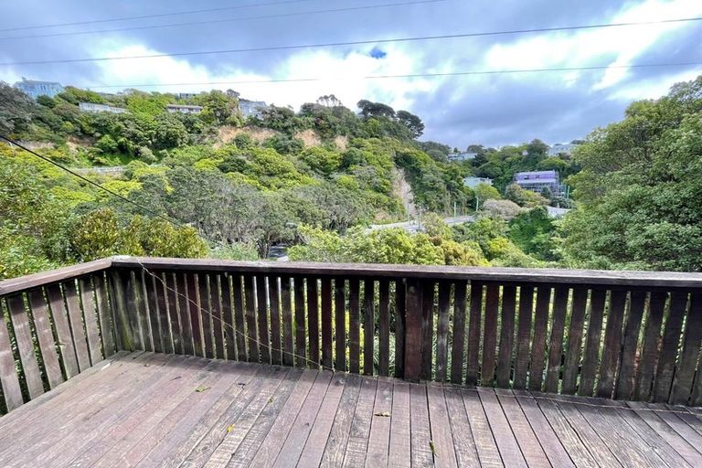 Photo of property in 2 Curtis Street, Northland, Wellington, 6012