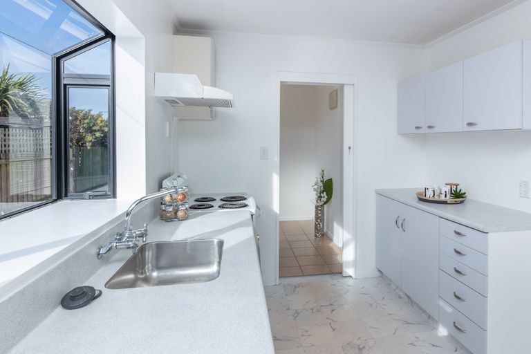 Photo of property in 64 Effingham Street, North New Brighton, Christchurch, 8083