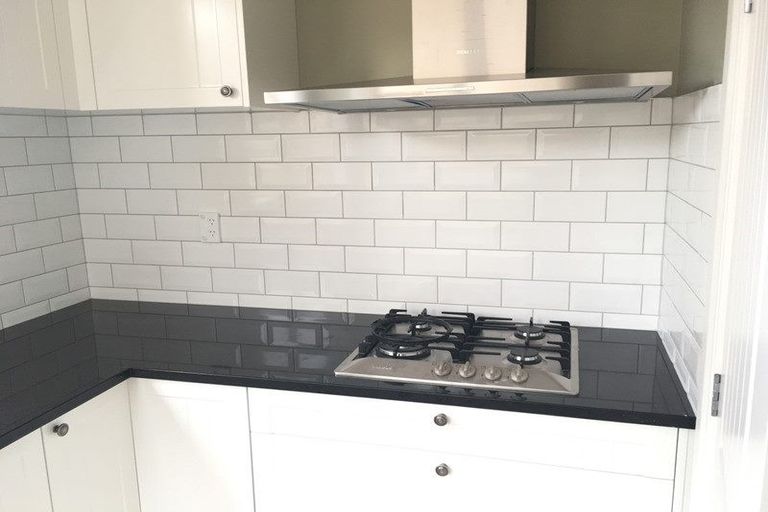 Photo of property in 18 Colliston Rise, Pinehill, Auckland, 0632