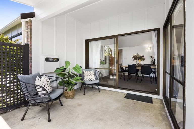 Photo of property in 1 Fairview Place, Westown, New Plymouth, 4310