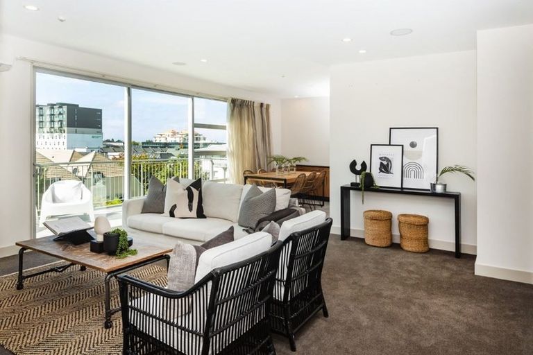 Photo of property in Braemar Apartments, 6/2 Cranmer Square, Christchurch Central, Christchurch, 8013