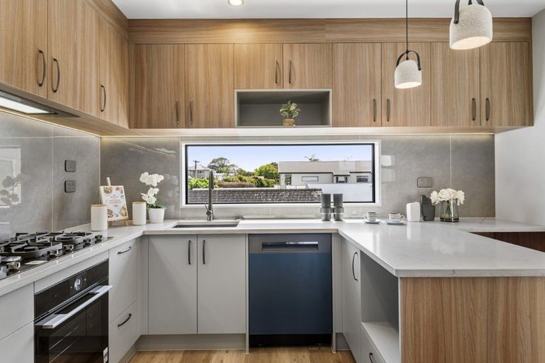 Photo of property in 2/33 Williamson Avenue, Belmont, Auckland, 0622