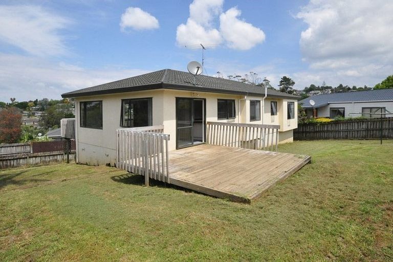 Photo of property in 9 Breenagh Place, Massey, Auckland, 0614