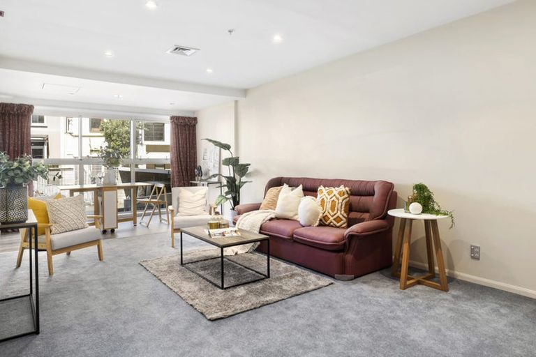 Photo of property in 2f/5 Kent Terrace, Mount Victoria, Wellington, 6011