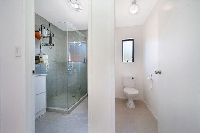 Photo of property in 1/76 Chilcott Road, Henderson, Auckland, 0612