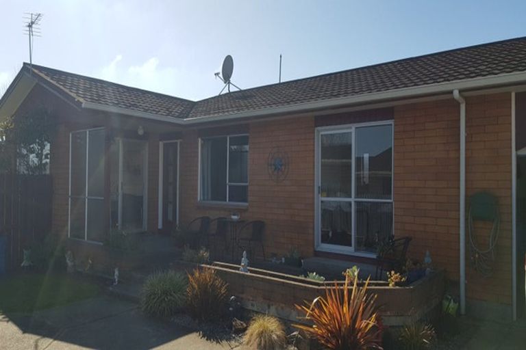 Photo of property in 8 Hegan Place, Rangiora, 7400