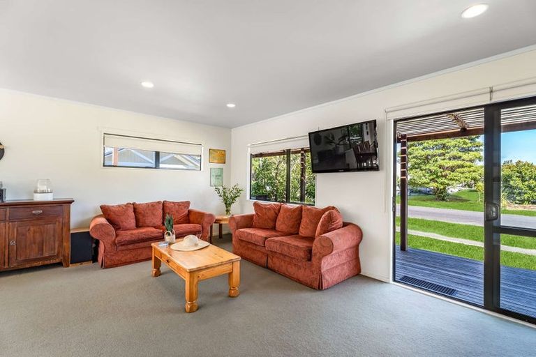 Photo of property in 106 Kowhai Avenue, Matarangi, Whitianga, 3592