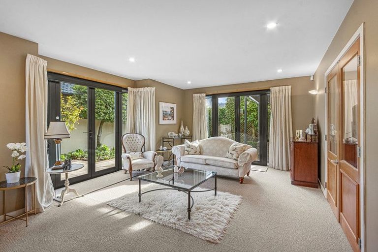 Photo of property in 100 Straven Road, Fendalton, Christchurch, 8014