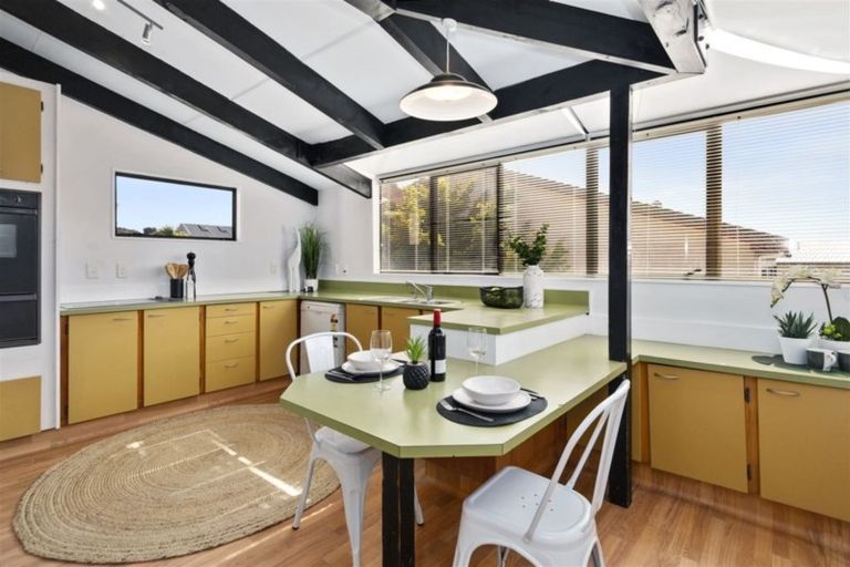 Photo of property in 25 Exploration Way, Whitby, Porirua, 5024