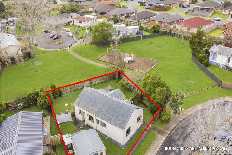 Photo of property in 12 Tilbrook Place, Papakura, 2110