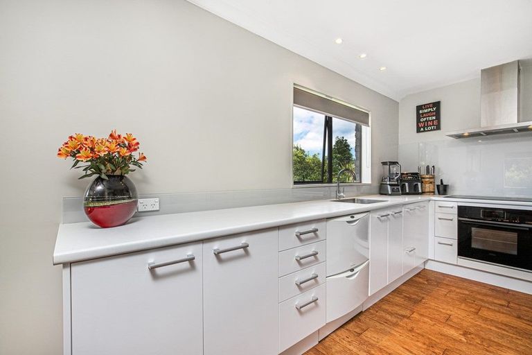 Photo of property in 29 Jean Place, Stanmore Bay, Whangaparaoa, 0932