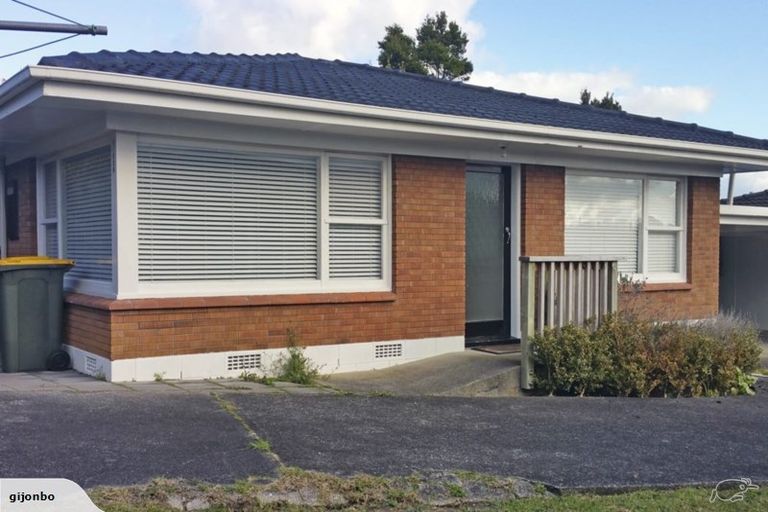 Photo of property in 1/28b Sunnynook Road, Sunnynook, Auckland, 0620