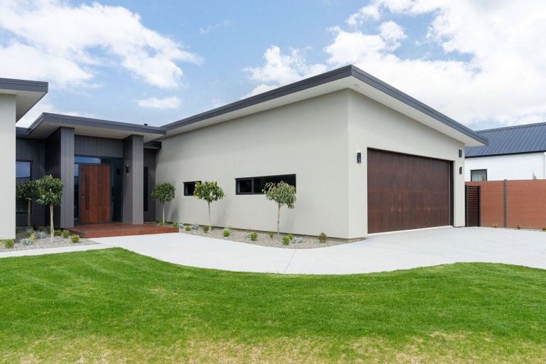Photo of property in 26 Phoenix Palms Grove, Levin, 5510