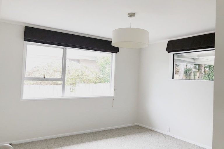 Photo of property in 17 Preston Avenue, Henderson, Auckland, 0610