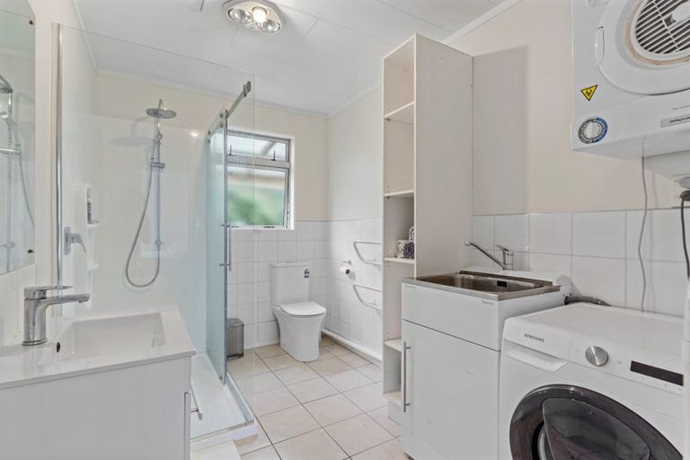 Photo of property in 3/1 Cockayne Crescent, Sunnynook, Auckland, 0620