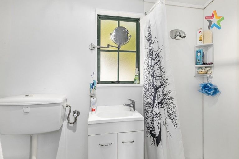 Photo of property in 2/9 Montgomery Street, Stokes Valley, Lower Hutt, 5019