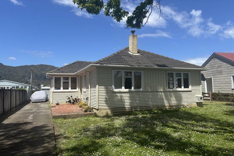 Photo of property in 20 Chapman Crescent, Naenae, Lower Hutt, 5011
