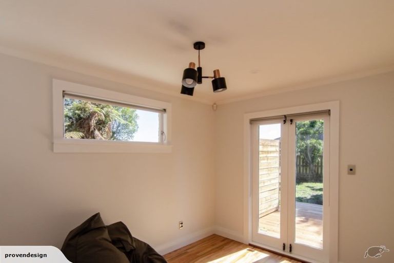 Photo of property in 16 Walton Avenue, Waikanae, 5036