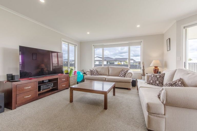 Photo of property in 33 Belgrove Drive, Waipukurau, 4200