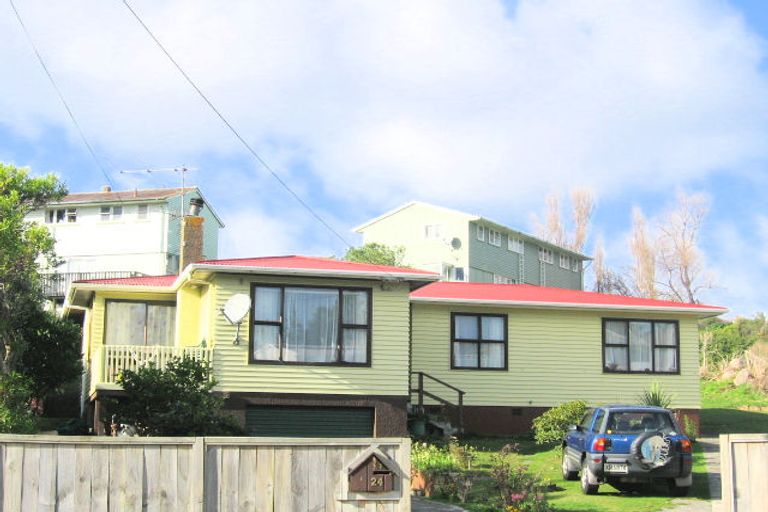 Photo of property in 24 York Place, Cannons Creek, Porirua, 5024