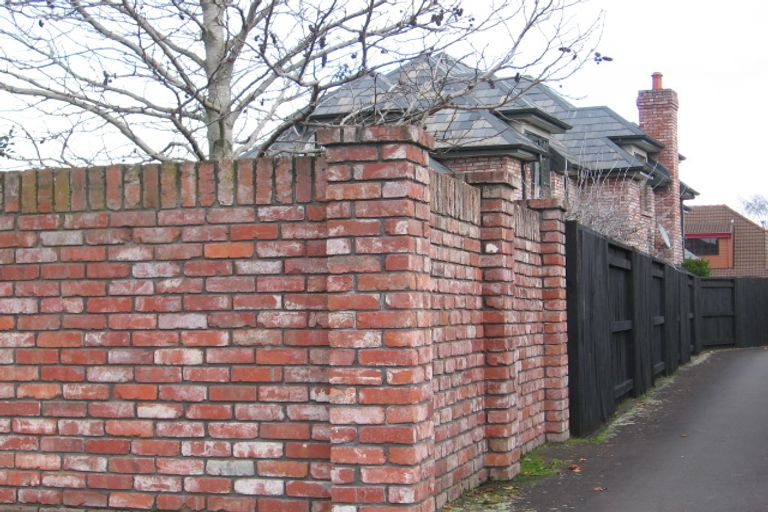 Photo of property in 102 Russell Street, Palmerston North, 4414