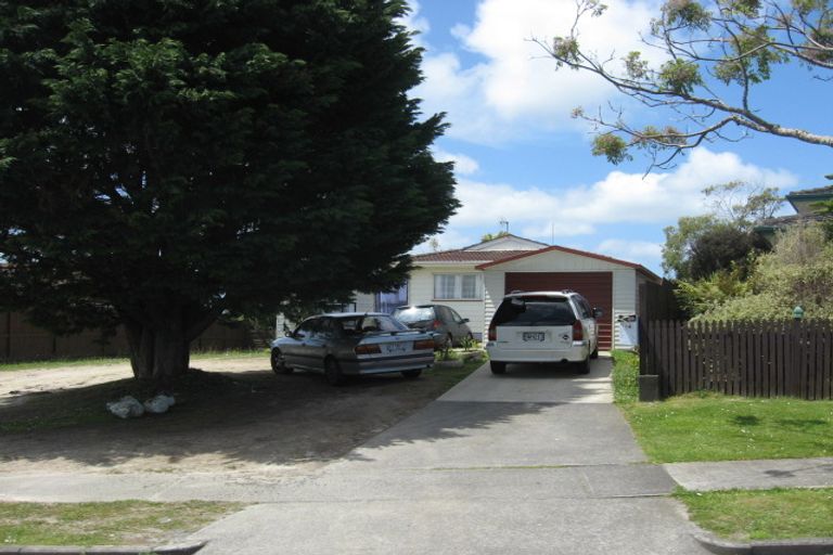 Photo of property in 14 Bundena Place, Clendon Park, Auckland, 2103