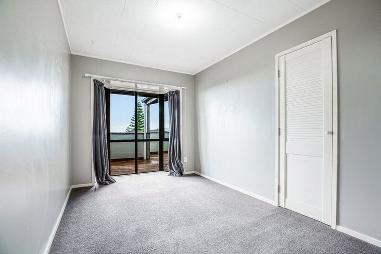 Photo of property in 14 Clearview Heights, Ranui, Auckland, 0612