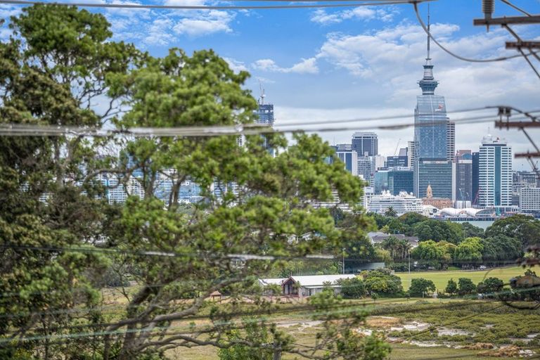 Photo of property in 2/2 Wesley Street, Devonport, Auckland, 0624