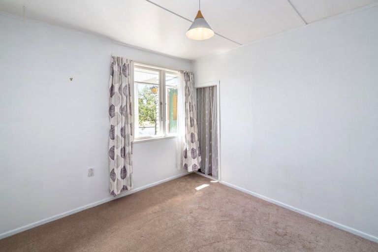 Photo of property in 27 Wavell Crescent, Lansdowne, Masterton, 5810