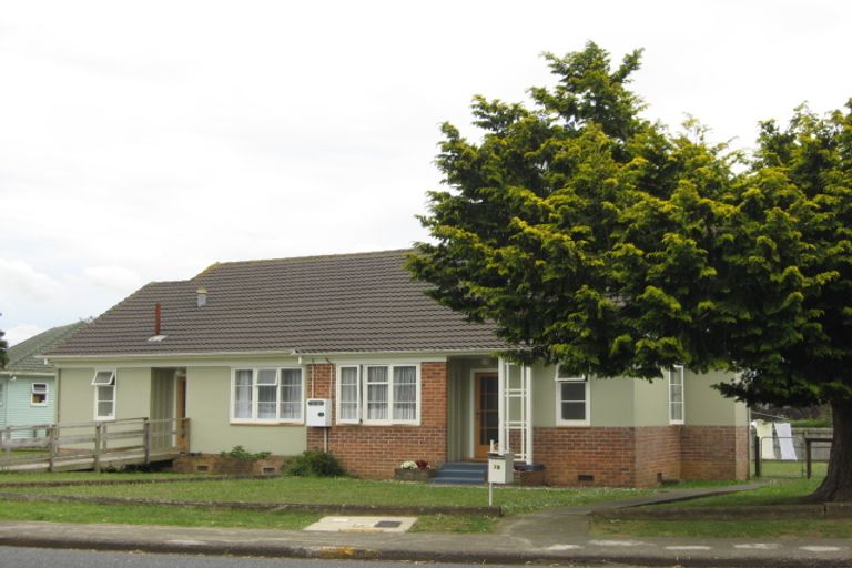 Photo of property in 76 Seddon Street, Pukekohe, 2120