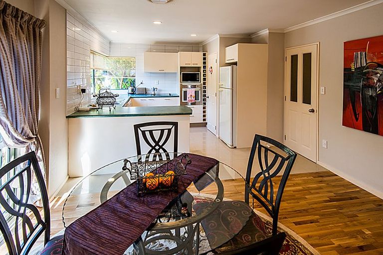 Photo of property in 2/20 Hutchinsons Road, Bucklands Beach, Auckland, 2014