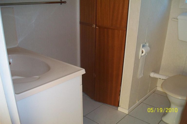 Photo of property in 32 Vera Road, Te Atatu South, Auckland, 0610