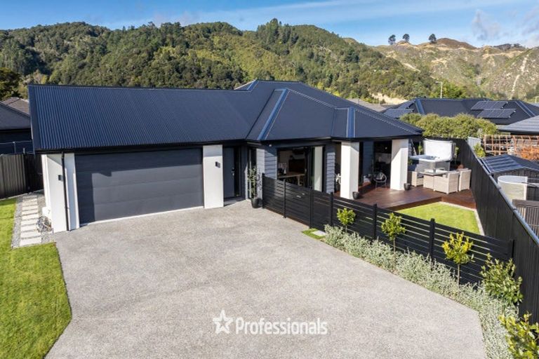 Photo of property in 4 Kerrigan Crescent, Wallaceville, Upper Hutt, 5018