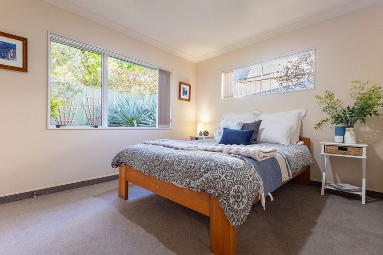 Photo of property in 43 Quadrant Heights, Paraparaumu, 5032