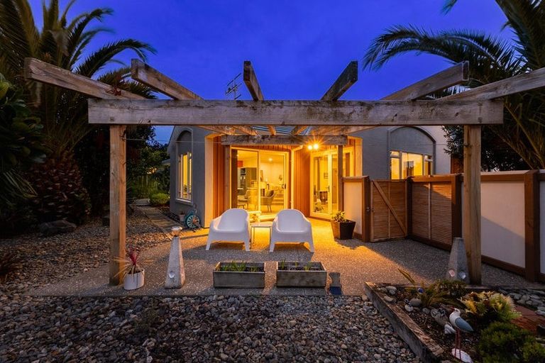 Photo of property in 43 Quadrant Heights, Paraparaumu, 5032