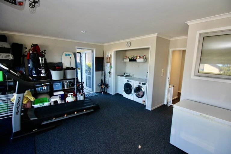 Photo of property in 2 Roseberry Place, Whitianga, 3510