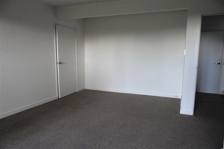 Photo of property in 17a Bournemouth Terrace, Murrays Bay, Auckland, 0630