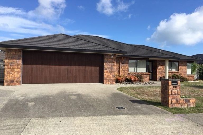 Photo of property in 98 Guildford Drive, Paraparaumu Beach, Paraparaumu, 5032