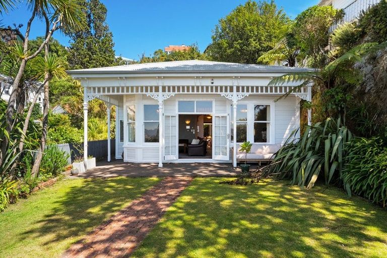 Photo of property in 21 Northland Road, Northland, Wellington, 6012