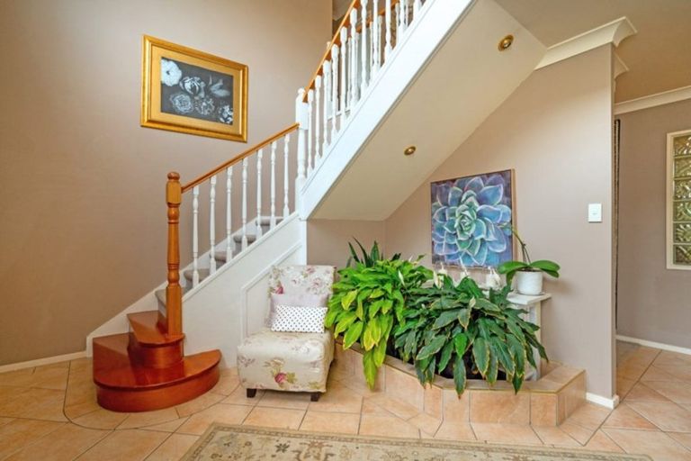 Photo of property in 25 Walpole Avenue, Hillpark, Auckland, 2102