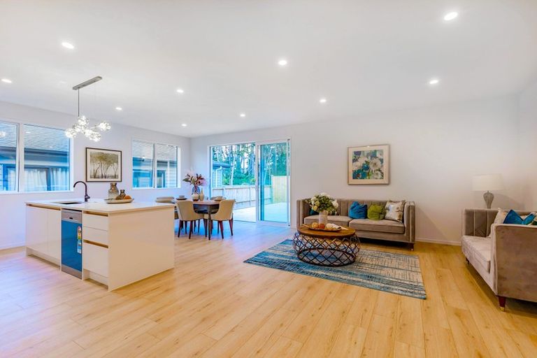 Photo of property in 28 Konoba Avenue, Kumeu, 0810