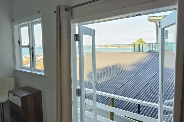 Photo of property in 156 The Esplanade, Houghton Bay, Wellington, 6023