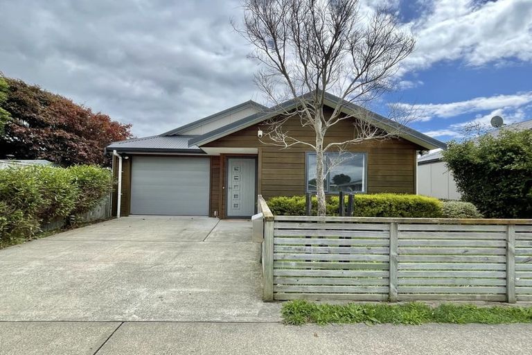 Photo of property in 3a Oxford Crescent, Ebdentown, Upper Hutt, 5018