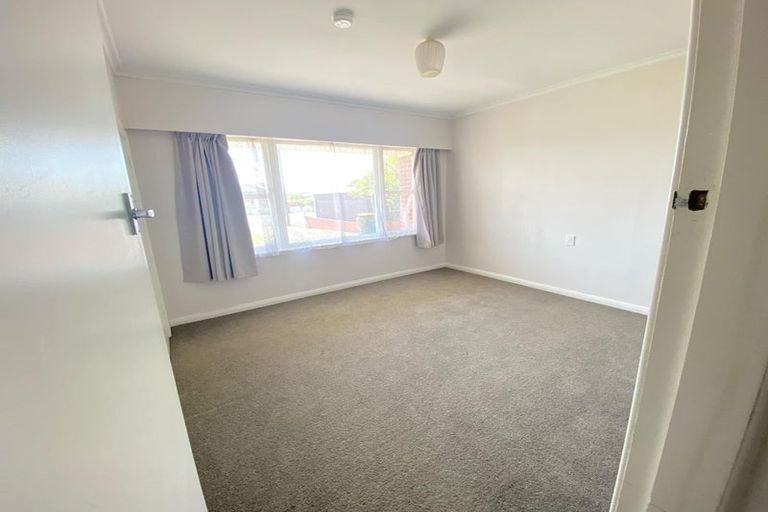 Photo of property in 102 Bartholomew Road, Levin, 5510