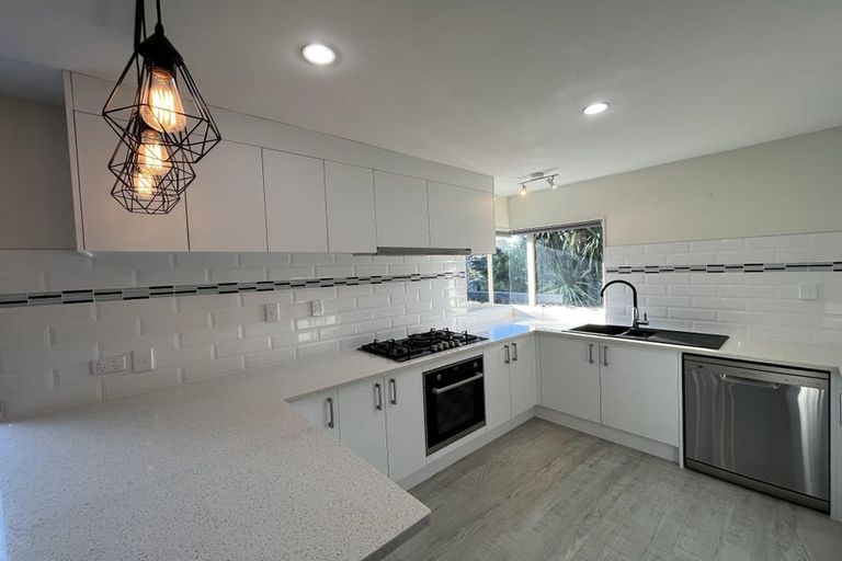 Photo of property in 2/288 Sunset Road, Windsor Park, Auckland, 0632