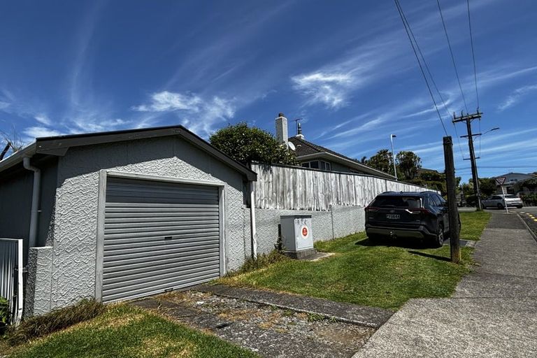 Photo of property in 79 Mangorei Road, Strandon, New Plymouth, 4312