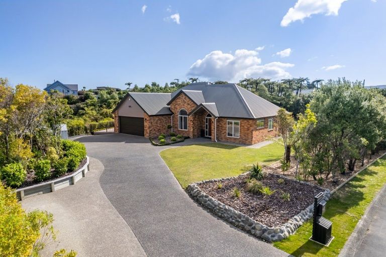 Photo of property in 65 Mount Marua Way, Timberlea, Upper Hutt, 5018